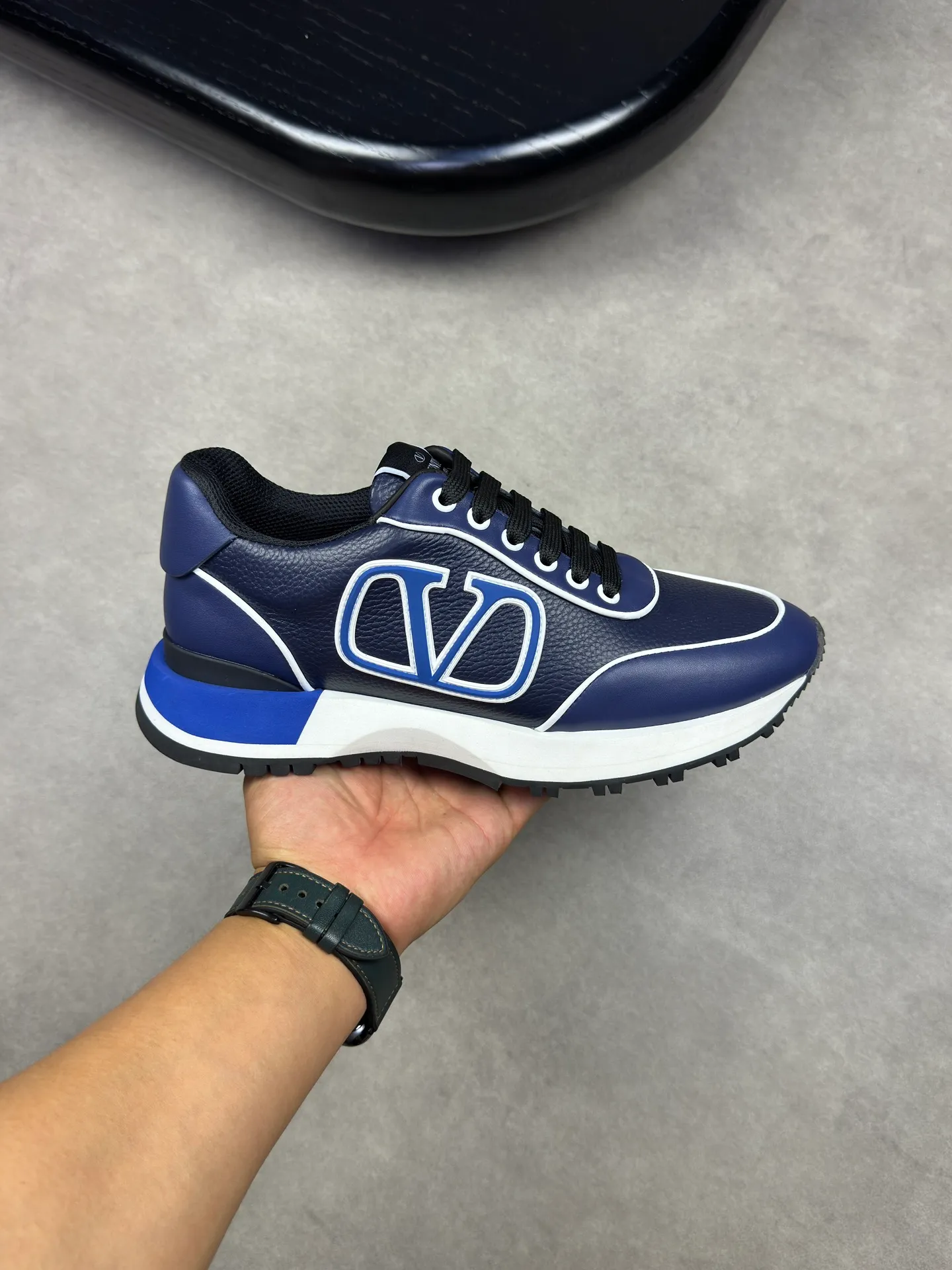 [VALENTINO] Valentino men's shoes 💰500💰 - High-end quality original order - Upper: 🔝 Nappa calf leather, tumbled calf leather, sewn brand plastic totem - Lining: brand mesh canvas, foot pad; water-dyed cow leather - Outsole: multi-color wear-resistant velvet·rubber; combined molded outsole -Super high quality control·Fine workmanship: highlighted (high-end·luxury·grade) -Size :38-44 (45 can be customized)·3300